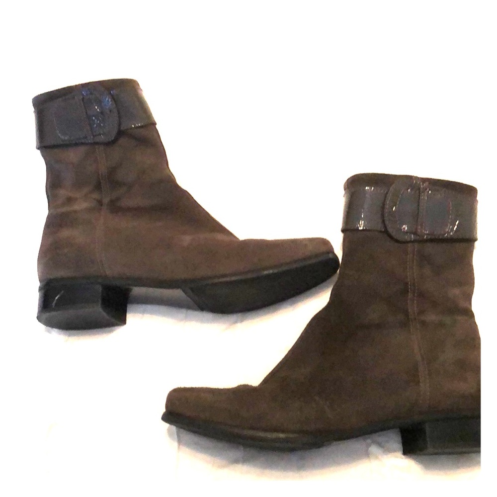 La Canadienne Jillian Suede Low Chunky-Heel Bootie
